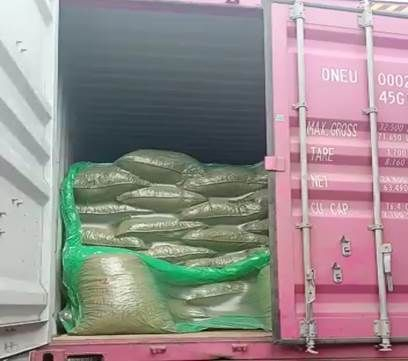 Puerto De Carga Y Descarga Con Revestimiento Para Graneles Secos De Material PE
