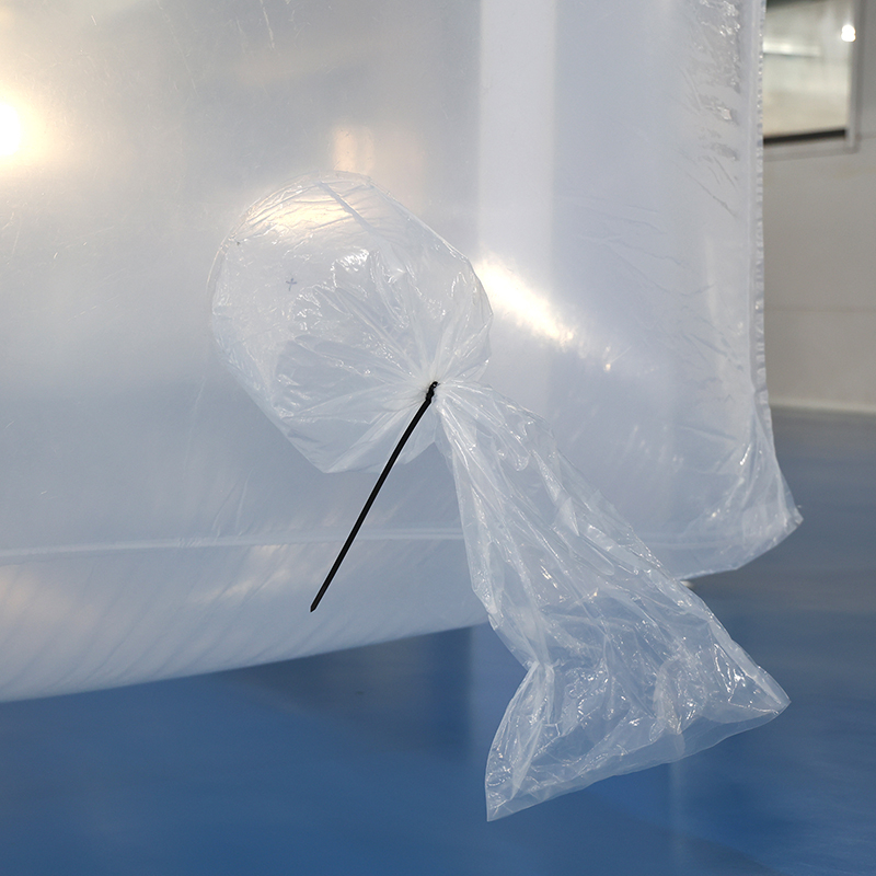 Bolsa protectora de polietileno para contenedores de arroz en polvo Laxte con cierre de seguridad.